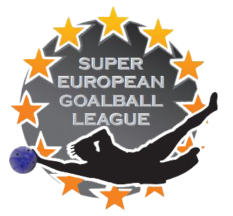 SEGL Logo, kuvassa maalipalloilija torjunta-asennossa, pallo koskettaen vasenta kättä. Yläpuolella harmaa tähdillä ympyröity pallo jossa lukee "Super European Goalball League"
